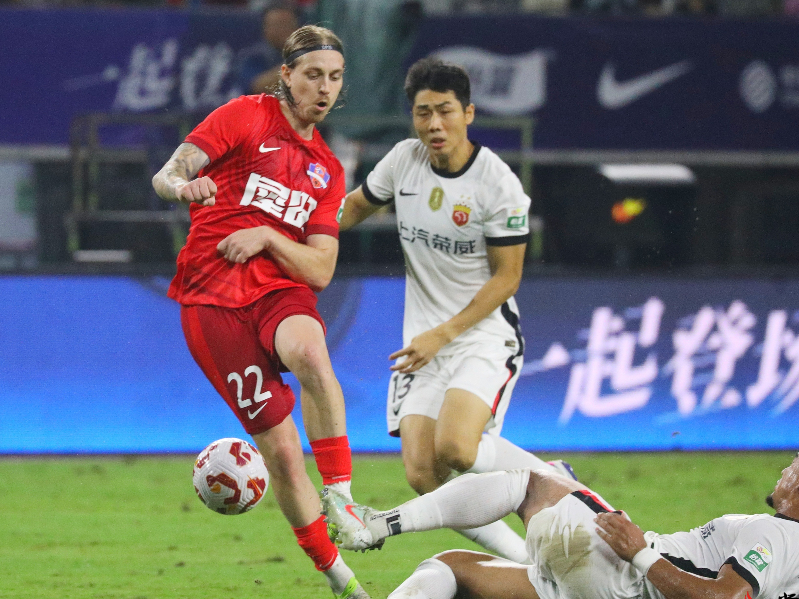 爱游戏体育官方网站 -赛后突围战来临；北京国安围绕荷甲远射贴柱；震撼外界；轮换策略成焦点的简单介绍